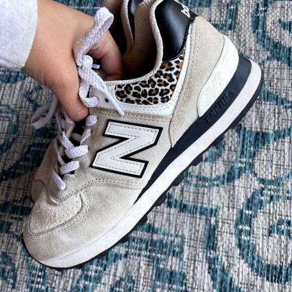 New Balance 574 WL574AY2 Leopard Print Suede Mesh Sneakers - Size 6 - Picture 4 of 8